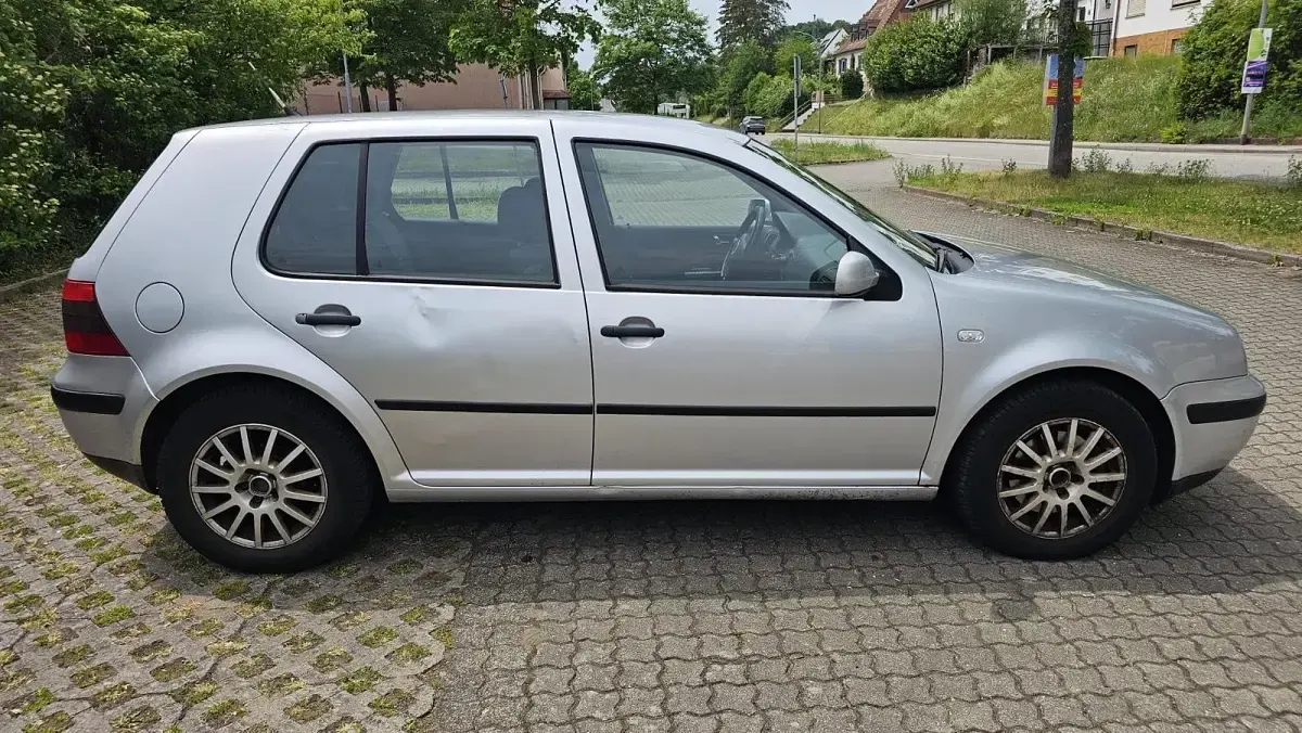 Brugt VW Golf IV 131 HK (96 kW) 2002 Sølv Hatchback