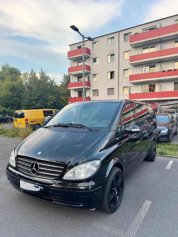 Schwarz Gebraucht 2009 Mercedes Viano Van / Kleinbus | 8.399 € (Fairer Preis) - Bild 1/4
