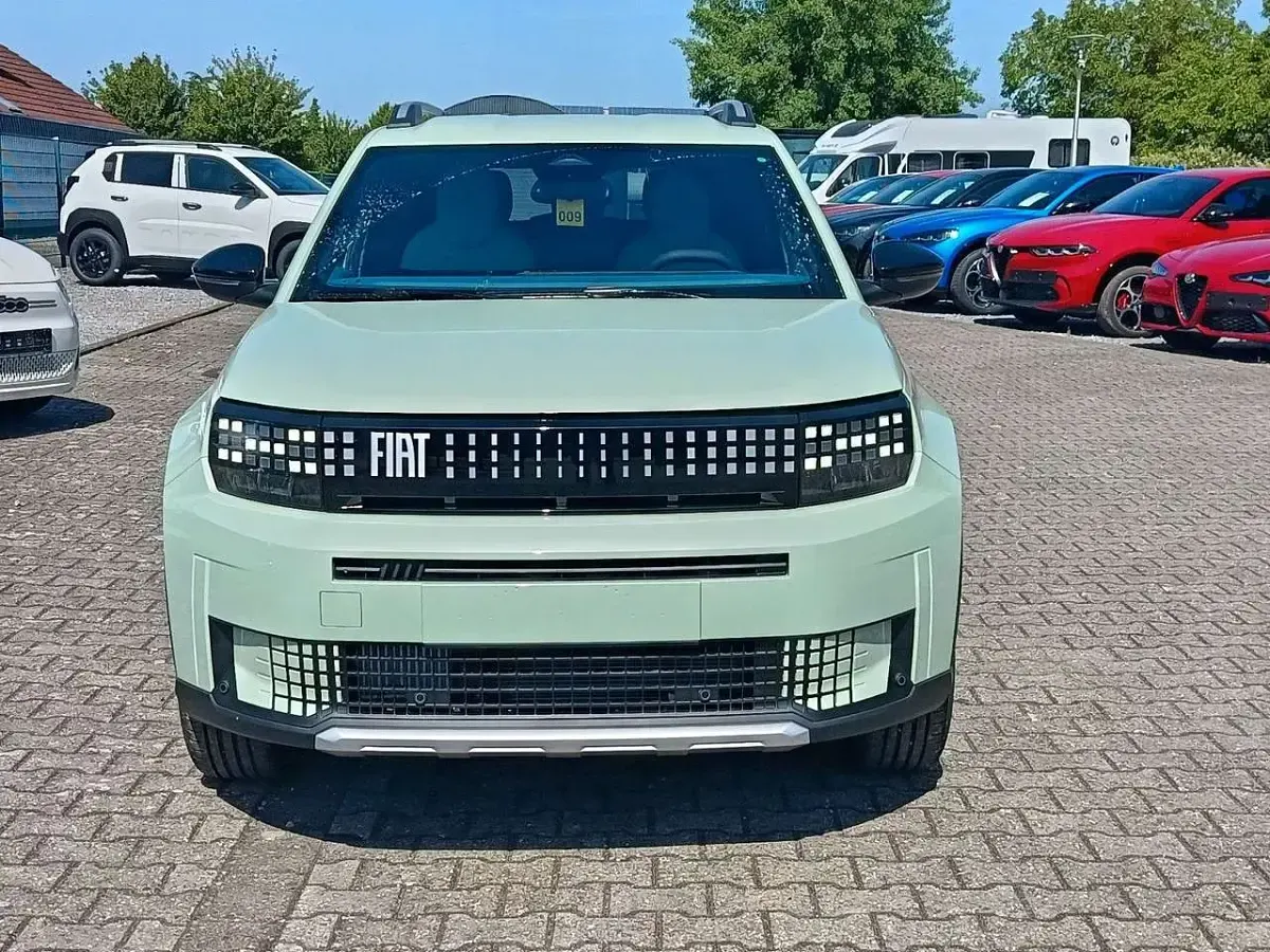 Neu Fiat Grande Panda La Prima 101 PS (74 kW) 2026 Blau Kleinwagen