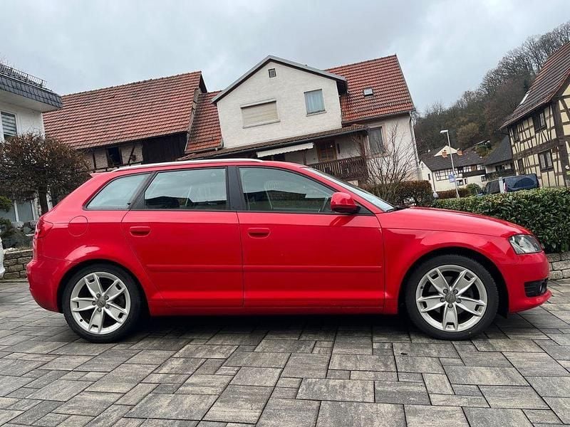 Gebraucht Audi A3 Attraction 125 PS (91 kW) 2010 Rot Kleinwagen
