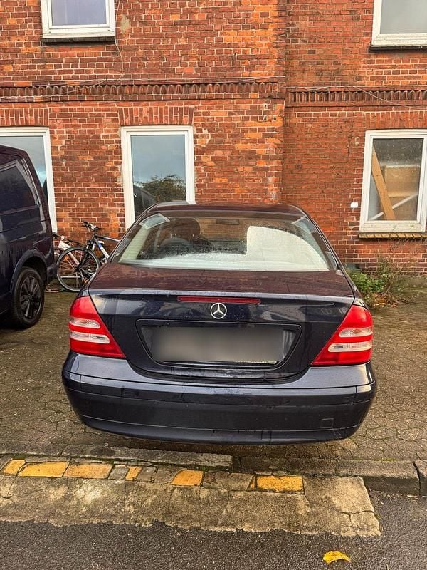 Blau Gebraucht 2000 Mercedes C180 Limousine | 1.500 € (Superpreis) - Bild 1/4