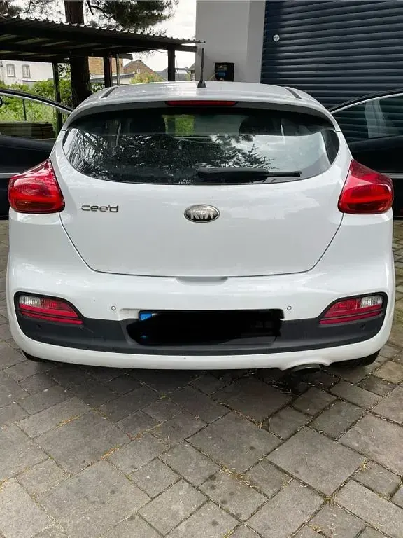 Gebraucht Kia Ceed 135 PS (99 kW) 2014 Weiß Kleinwagen