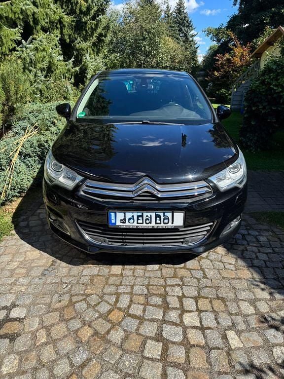 Schwarz Gebraucht 2016 Citroën C4 PureTech Limousine | 7.900 € (Fairer Preis) - Bild 1/4