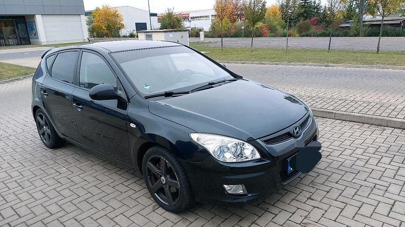 Gebraucht Hyundai i30 116 PS (85 kW) 2008 Schwarz Limousine
