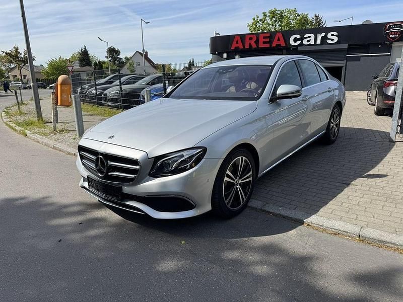 Iridiumsilber Gebraucht 2019 Mercedes E200 Avantgarde Limousine | 29.880 € (Fairer Preis) - Bild 1/4