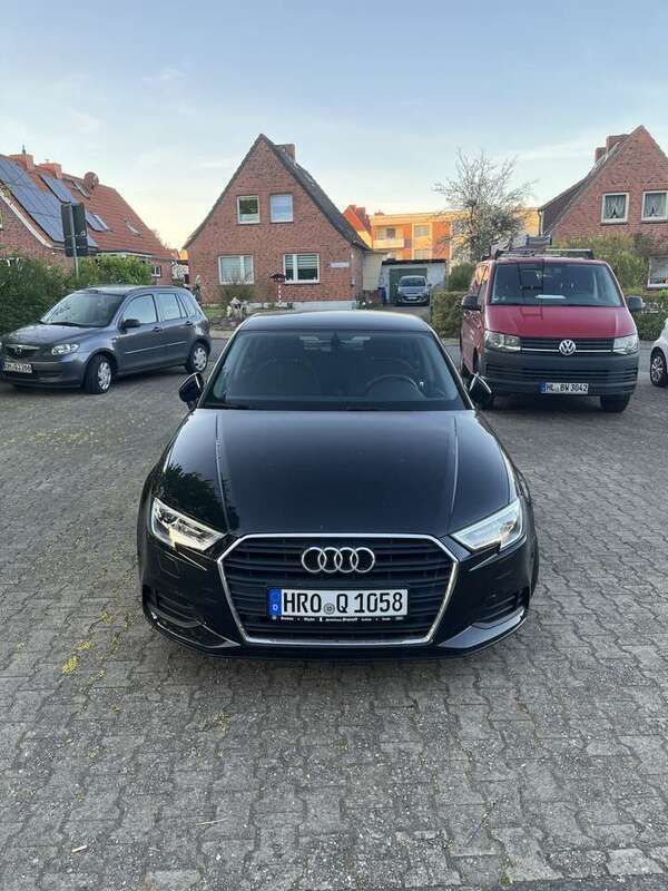 Schwarz Gebraucht 2020 Audi A3 Sportback Admired Limousine | 19.500 € (Etwas zu teuer) - Bild 1/4