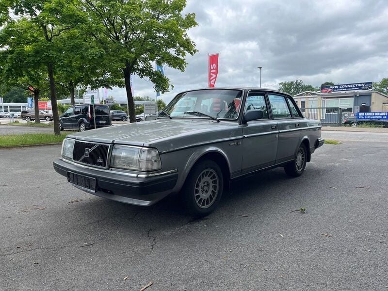 Grau Gebraucht 1988 Volvo 240 Limousine | 2.350 € - Bild 1/4