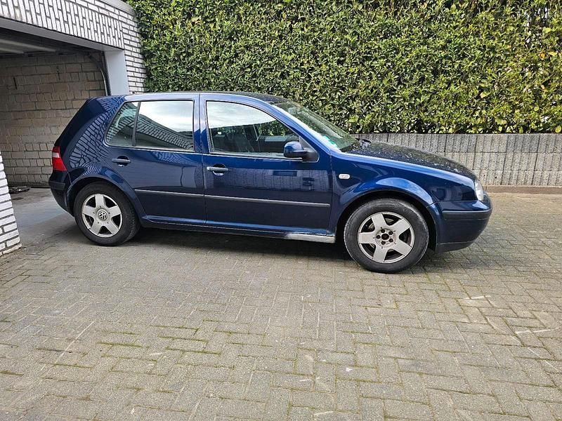 Gebraucht VW Golf IV 100 PS (73 kW) 2001 Blau Limousine