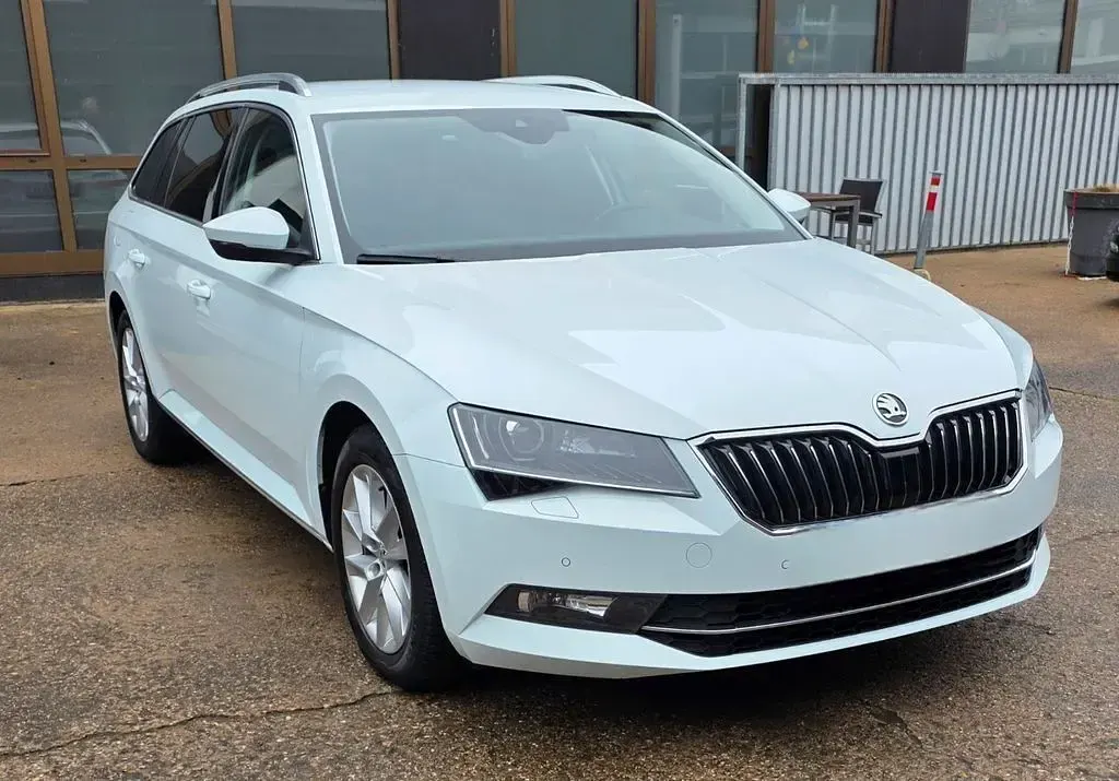 Gebraucht Skoda Superb 220 PS (161 kW) 2017 Weiß Limousine