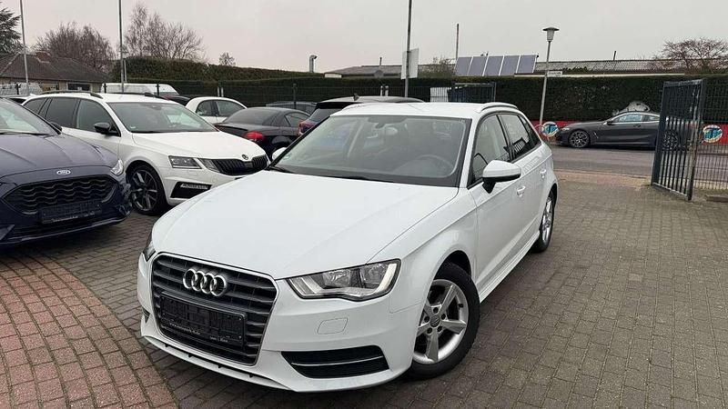 Gebraucht Audi A3 Sportback Attraction 110 PS (80 kW) 2015 Weiß (gletscherweiss) Kleinwagen