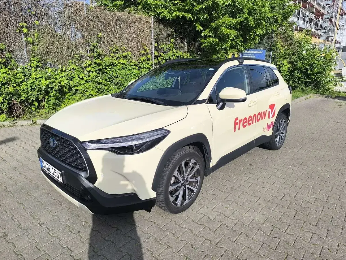 Gebraucht Toyota Corolla Cross Team 197 PS (144 kW) 2024 Weiß SUV