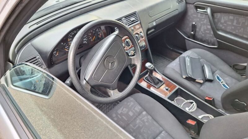 Silber Gebraucht 1996 Mercedes C180 Classic Limousine | 1.200 € (Fairer Preis) - Bild 1/4