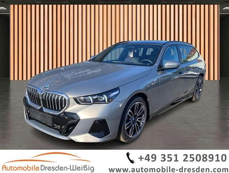 Grau Gebraucht 2024 BMW 520 M Sport Kombi | 54.980 € (Superpreis) - Bild 1/3