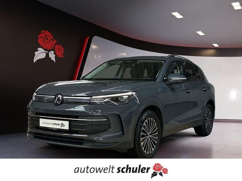 Delfingrau metallic Gebraucht 2024 VW Tiguan Life SUV | 29.880 € (Fairer Preis) - Bild 1/4