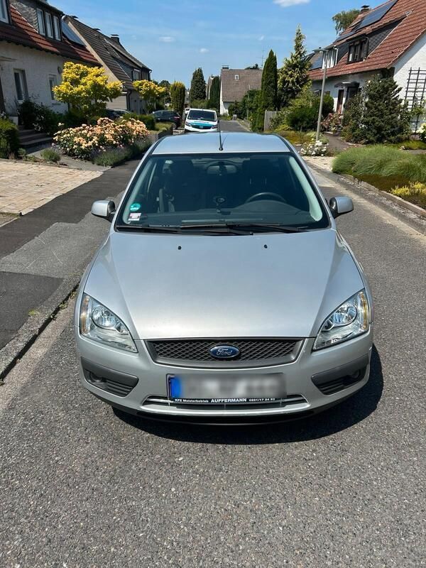 Silber Gebraucht 2007 Ford Focus Kombi | 1.650 € (Guter Preis) - Bild 1/4
