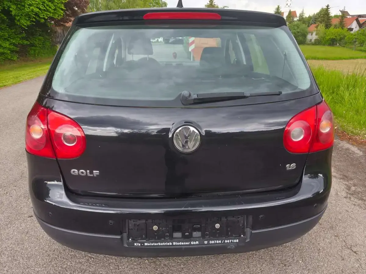 Gebraucht VW Golf V Trendline 102 PS (75 kW) 2008 Black magic perleffekt Kleinwagen