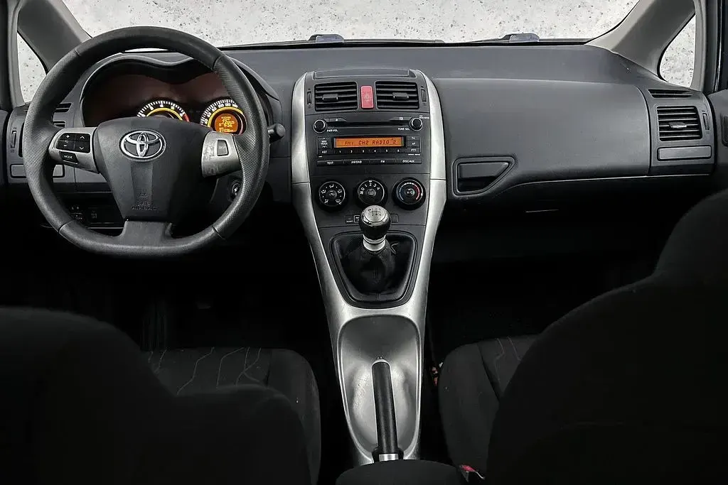 Gebraucht Toyota Auris Comfort 101 PS (74 kW) 2012 Grau Limousine