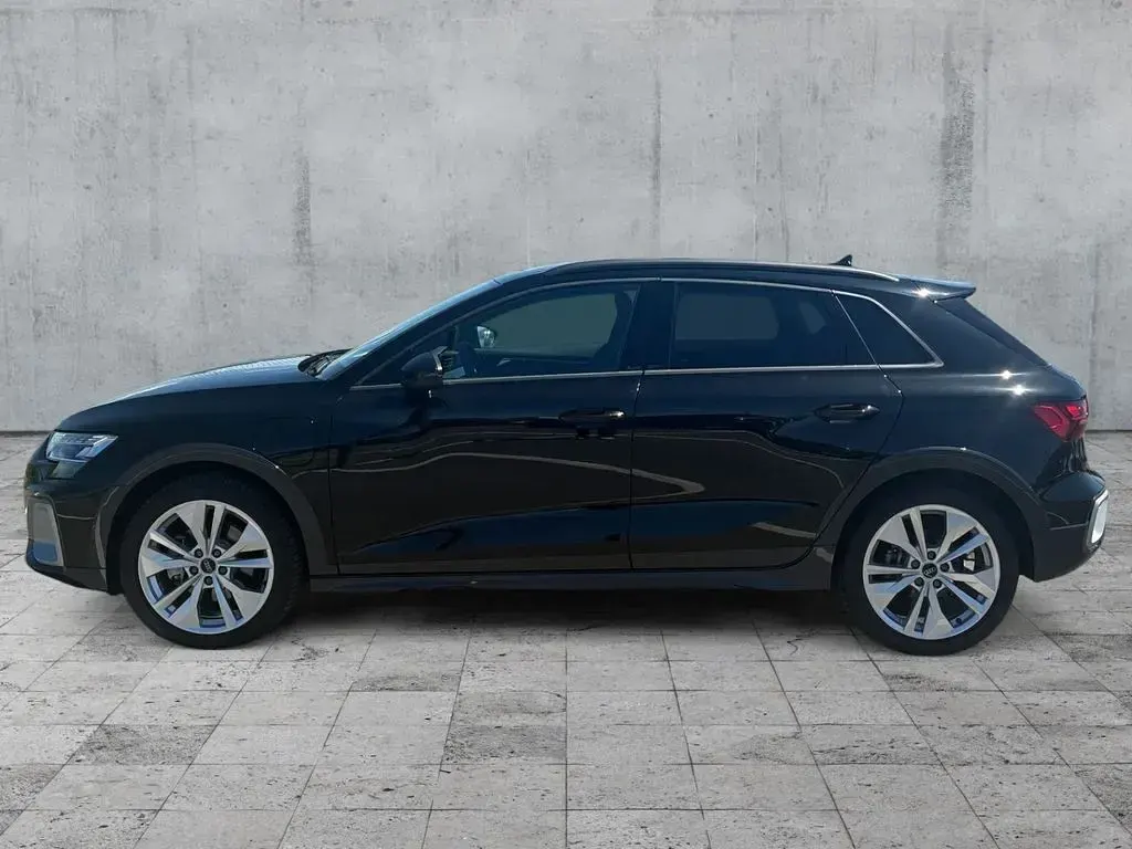 Gebraucht Audi A3 Performance 204 PS (150 kW) 2025 Mythosschwarz metallic Limousine
