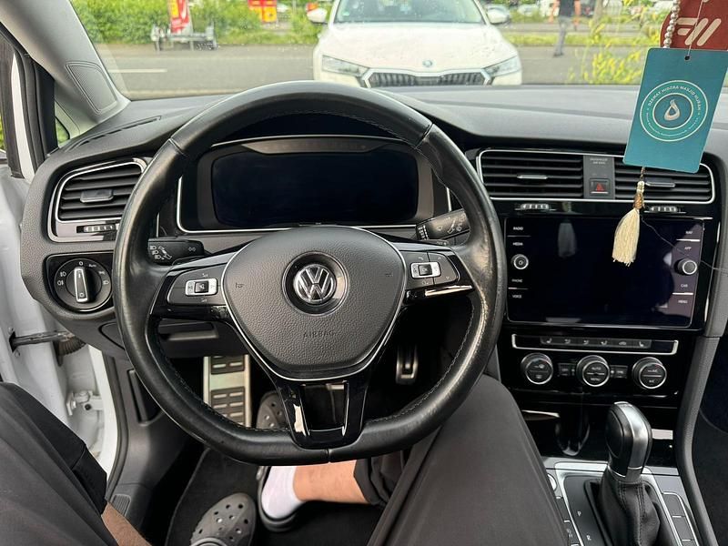 Gebraucht VW Golf VII Join 116 PS (85 kW) 2018 Weiß Limousine