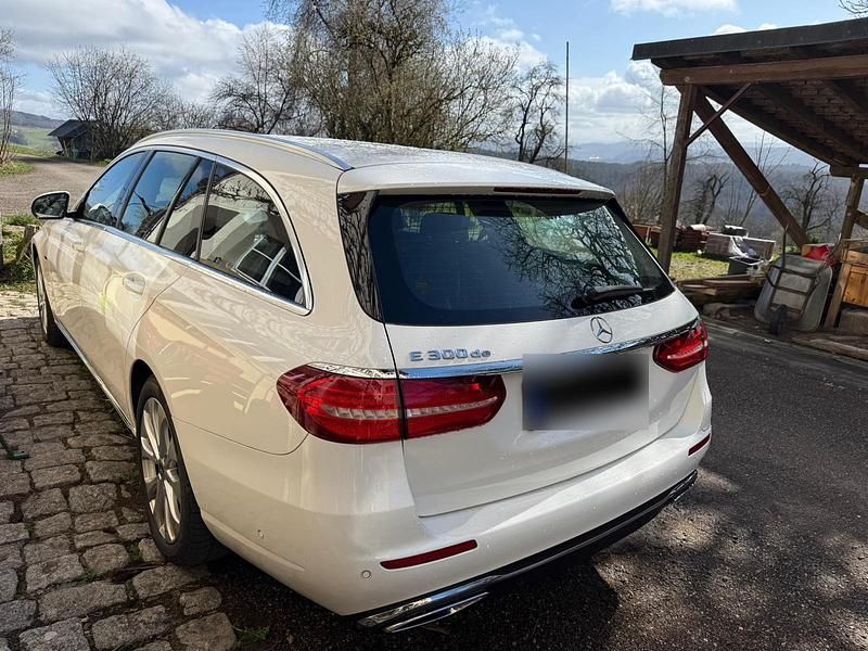 Gebraucht Mercedes E300 194 PS (142 kW) 2019 Weiß Kombi