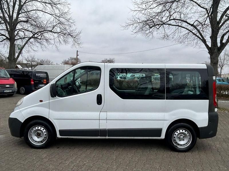 Używany Opel Vivaro 90 KM (66 kW) 2009 Biały Minivan