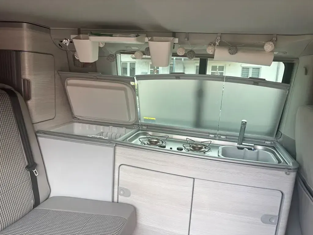Gebraucht VW California California 150 PS (110 kW) 2019 Rot Van