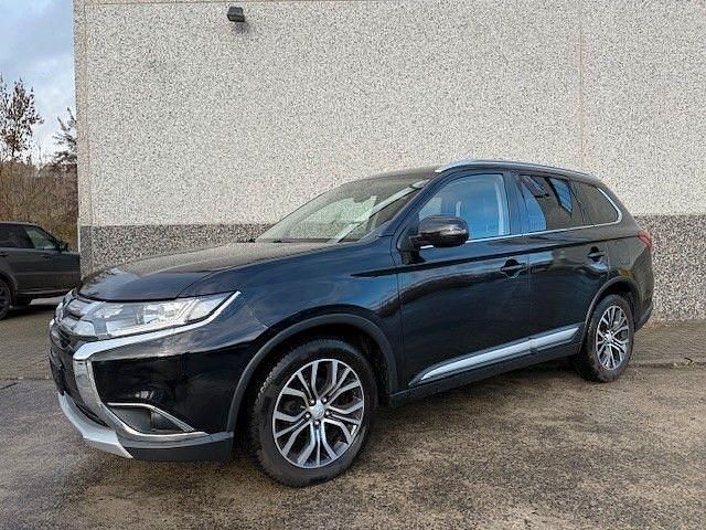 Schwarz Gebraucht 2016 Mitsubishi Outlander Plus SUV | 10.999 € (Fairer Preis) - Bild 1/4