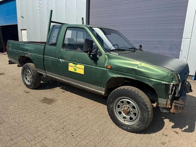 Grün Gebraucht 1988 Nissan King SUV | 3.328 € - Bild 1/4