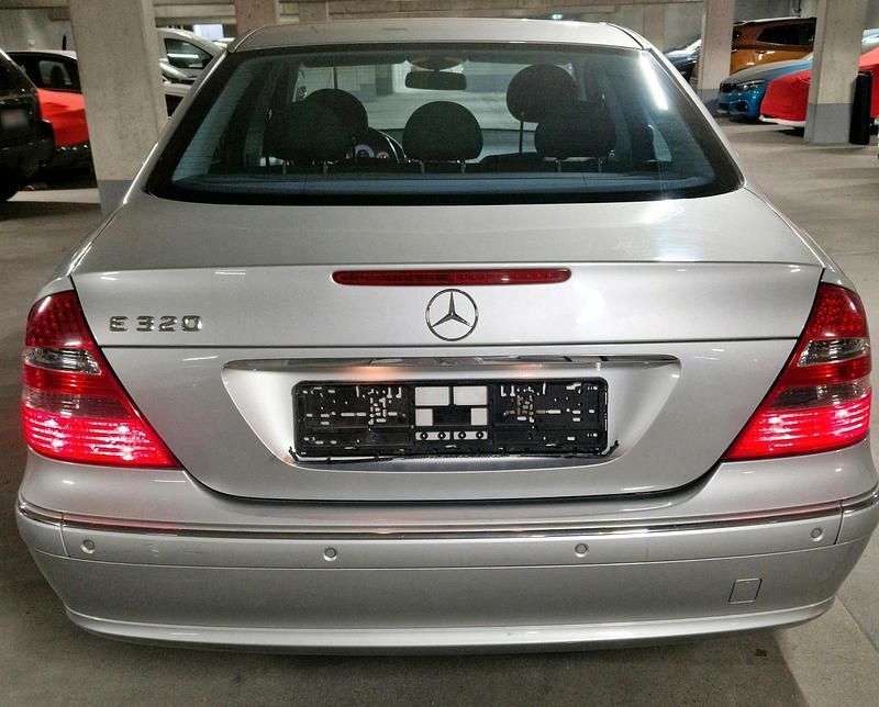 Gebraucht Mercedes E320 Avantgarde 224 PS (164 kW) 2002 Silber Limousine