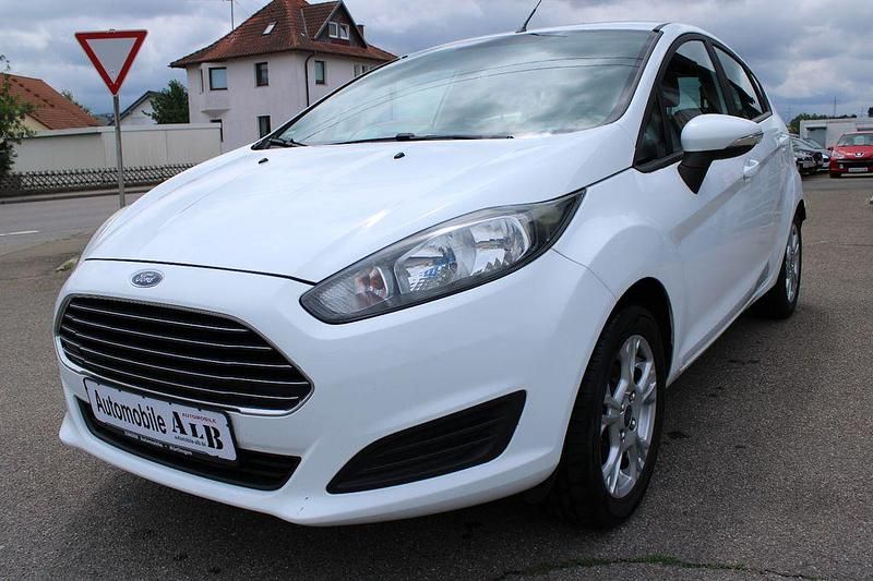 Gebraucht Ford Fiesta SYNC Edition 80 PS (58 kW) 2013 Weiß Kleinwagen