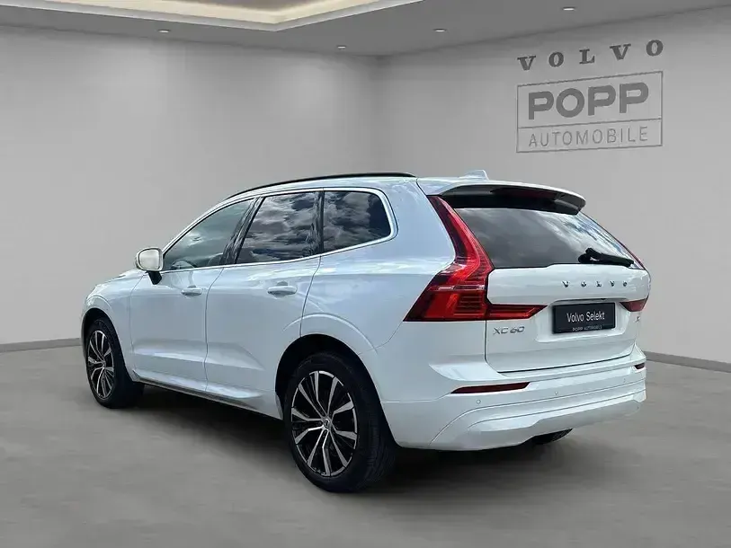 Gebraucht Volvo XC60 Core 197 PS (144 kW) 2023 Crystal white / metallic SUV