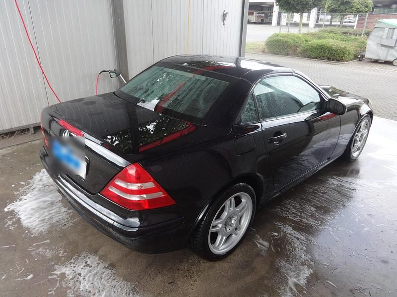 Schwarz Gebraucht 2000 Mercedes SLK230 Cabrio | 5.940 € (Fairer Preis) - Bild 1/4