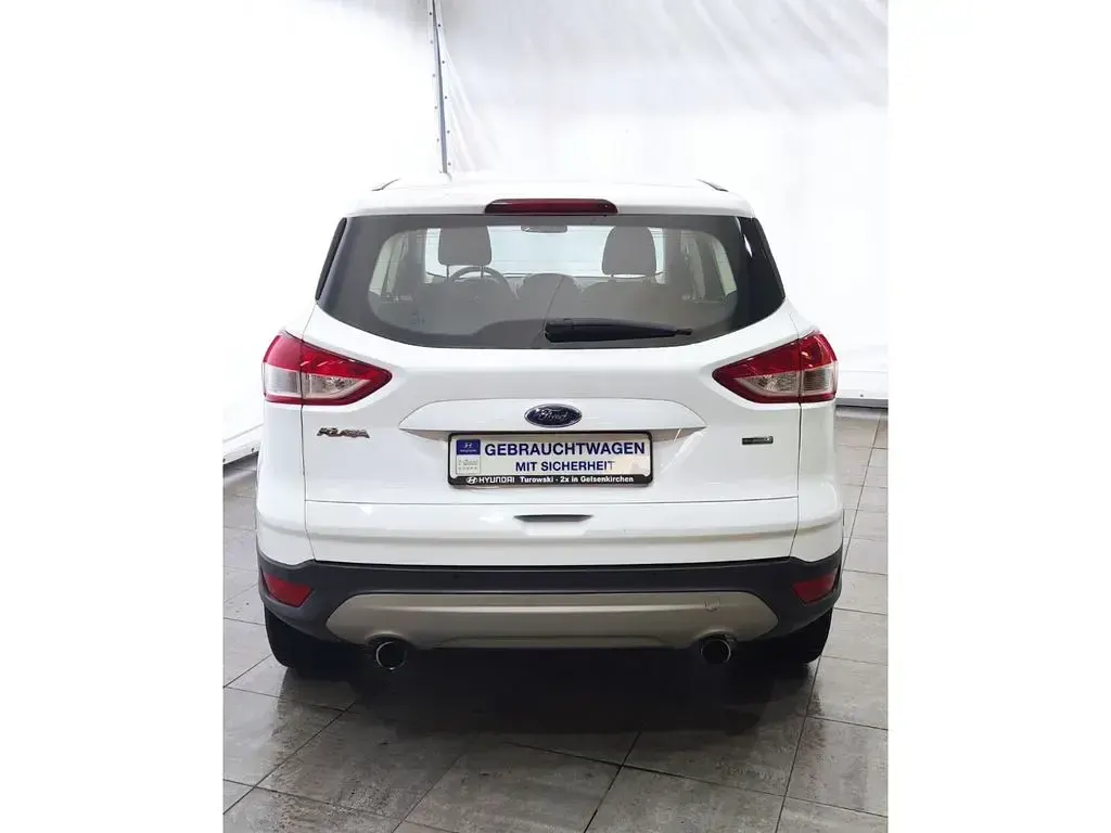 Gebraucht Ford Kuga Trend 120 PS (88 kW) 2016 Frozen white SUV