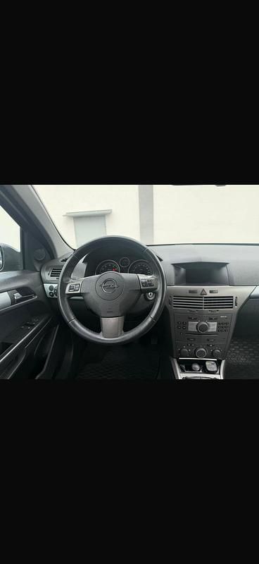 Gebraucht Opel Astra 105 PS (77 kW) 2007 Kleinwagen