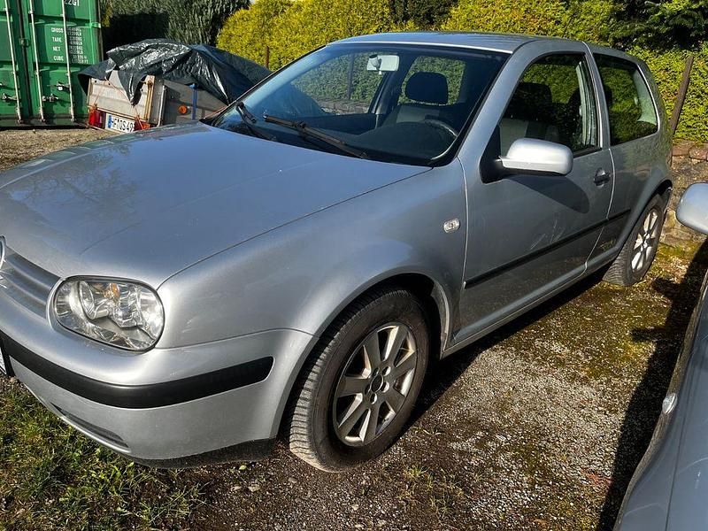 Second-hand VW Golf IV 75 CP (55 kW) 2003 Negru Berlinǎ
