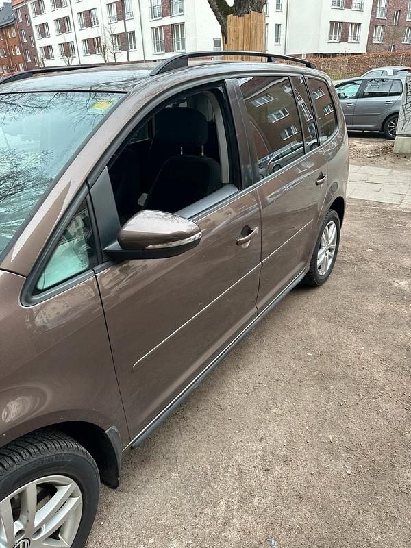 Gebraucht VW Touran 150 PS (110 kW) 2013 Braun Van / Kleinbus
