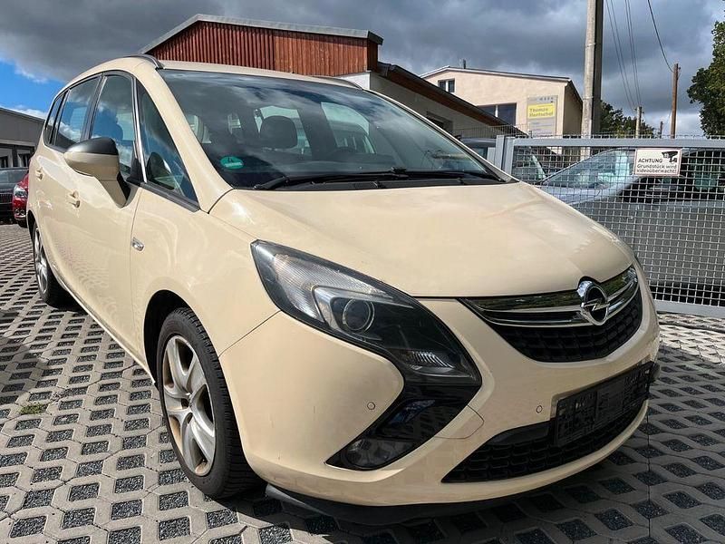 Gelb Gebraucht 2012 Opel Zafira Tourer Edition Van / Kleinbus | 1.990 € - Bild 1/4