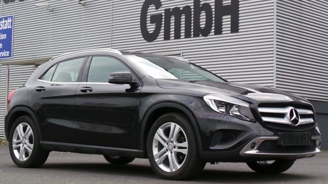 Gebraucht Mercedes GLA220 Urban 170 PS (125 kW) 2016 Schwarz metallic SUV