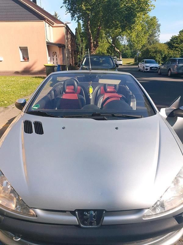 Grau Gebraucht 2002 Peugeot 206 CC Cabrio | 800 € (Fairer Preis) - Bild 1/4