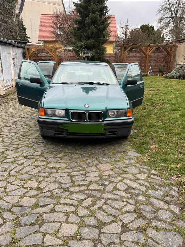 Gebraucht BMW 318 100 PS (73 kW) 1993 Grün Limousine