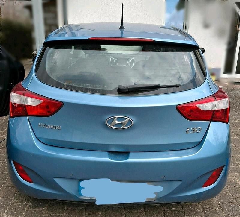 Gebraucht Hyundai i30 Advantage 99 PS (72 kW) 2014 Blau Limousine
