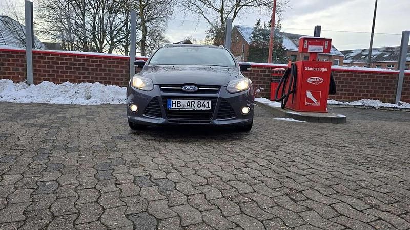 Gebraucht Ford Focus Titanium 116 PS (85 kW) 2012 Grau Kombi