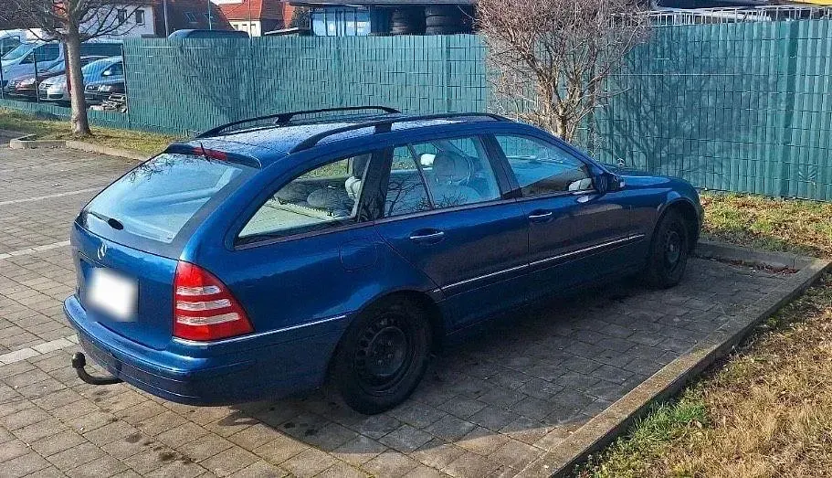 Gebraucht Mercedes C220 Elegance 143 PS (105 kW) 2003 Blau Kombi