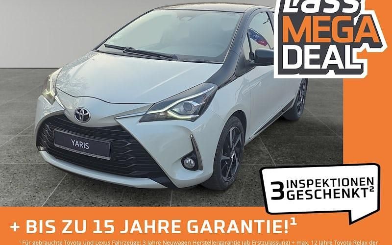 Gebraucht Toyota Yaris Basis 111 PS (81 kW) 2020 Montblancweiß perleffekt / mysticschwarz mica Limousine