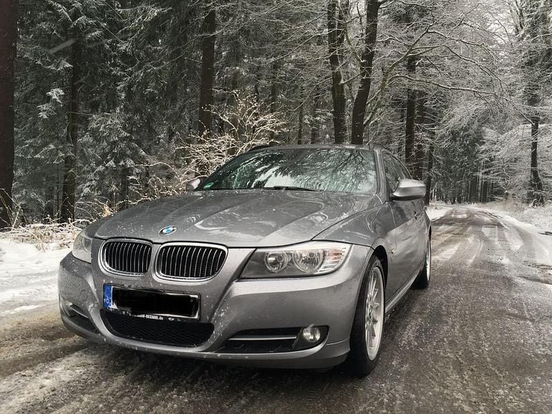 Grau Gebraucht 2011 BMW 320 M Sport Kombi | 7.477 € (Guter Preis) - Bild 1/2