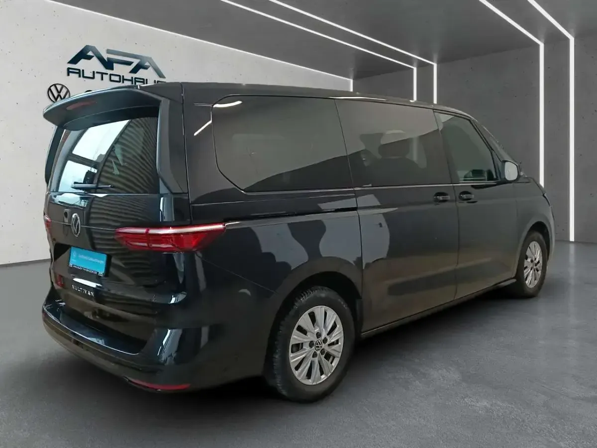 Gebraucht VW Multivan Life 150 PS (110 kW) 2025 Schwarz Van / Kleinbus