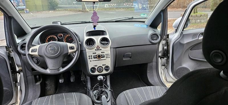 Gebraucht Opel Corsa 80 PS (58 kW) 2007 Silber Kleinwagen