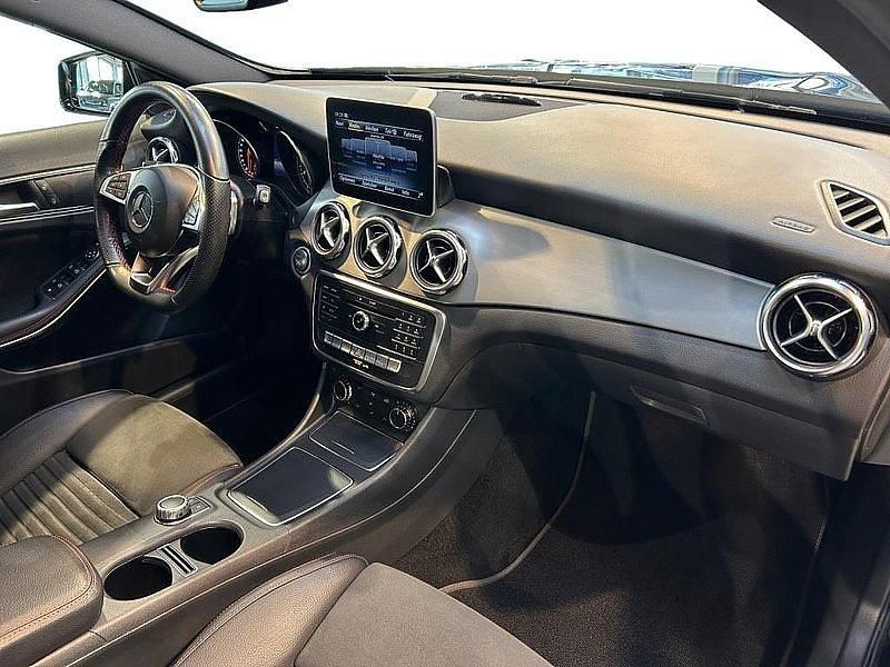 Gebraucht Mercedes GLA250 AMG 211 PS (155 kW) 2019 Metalliclack kosmosschwarz SUV