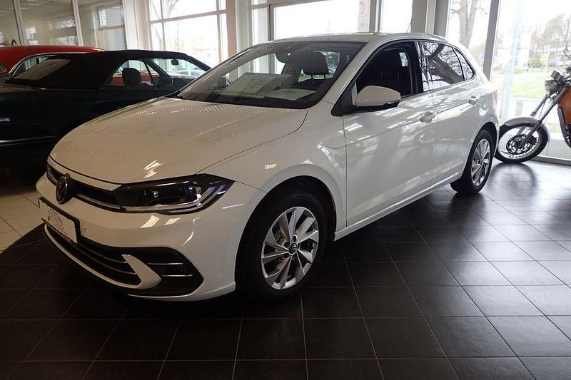 Gebraucht VW Polo Style 95 PS (69 kW) 2023 Purewhite Kleinwagen