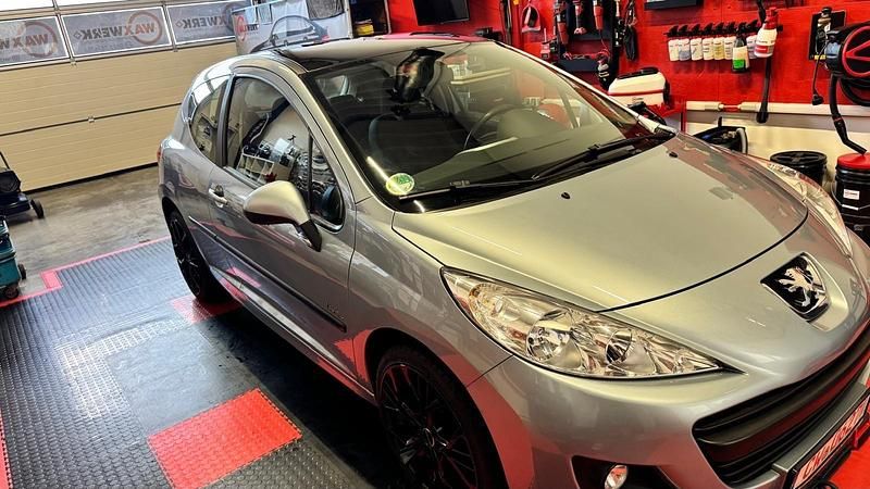 Gebraucht Peugeot 207 95 PS (69 kW) 2011 Andere farben Coupé